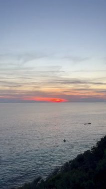 Günbatımı okyanus plajı. Yüksek kalite