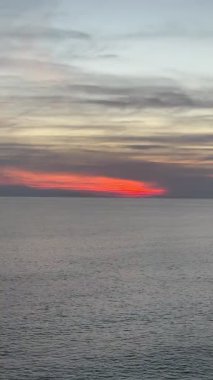 Günbatımı okyanus plajı. Yüksek kalite