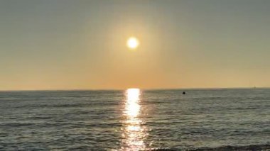 Günbatımı okyanus plajı. Yüksek kalite