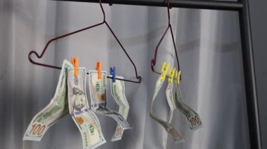 Para yıkadıktan sonra para kurutma rafı. Yüksek kalite 4k görüntü