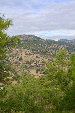 Dağlık yeşil manzara Rocky peyzajı. Yüksek kalite fotoğraf