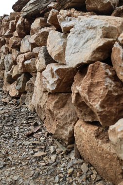 Taş duvar inşaatı. Yüksek kalite fotoğraf