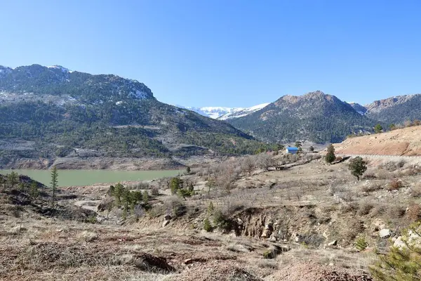 Dağ gölü manzarası. Yüksek kalite fotoğraf