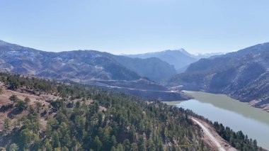 Dağ gölü manzarası. Yüksek kalite fotoğraf