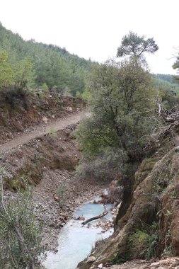 Dağ nehri hidrojen sülfür. Yüksek kalite fotoğraf