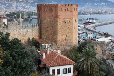 Kule kıyısı Kadim taş kalıntılarını harabeye çeviriyor. Yüksek kalite fotoğraf
