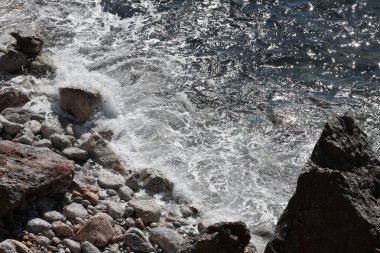 Kayalık temiz su. Yüksek kalite fotoğraf
