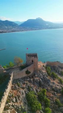 Kule kıyısı Kadim taş kalıntılarını harabeye çeviriyor. Yüksek kalite fotoğraf