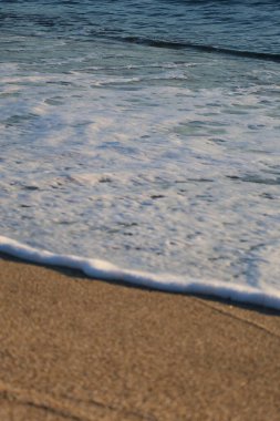 Günbatımı okyanus dalgaları Yüksek kalite 4K görüntü