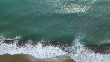 Plaj dalgaları harika. Yüksek kalite 4k görüntü