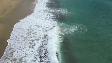 Plaj dalgaları harika. Yüksek kalite 4k görüntü