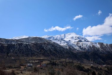 Karlı dağ manzarası. Yüksek kalite fotoğraf