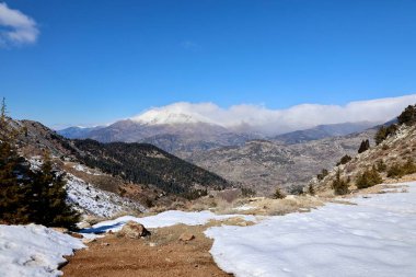Karlı dağ manzarası. Yüksek kalite fotoğraf