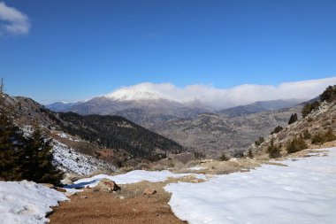 Karlı dağ manzarası. Yüksek kalite fotoğraf