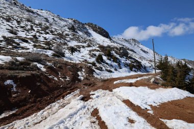 Karlı dağ manzarası. Yüksek kalite fotoğraf