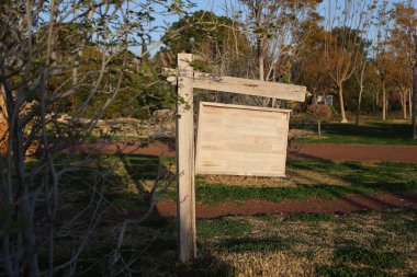 Dışarıdaki tahta tabela. Yüksek kalite fotoğraf