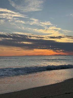 Günbatımı okyanus plajı. Yüksek kalite fotoğraf