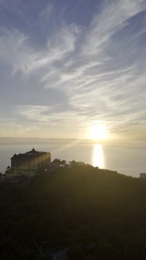 Günbatımı, otel, okyanus. Yüksek kalite 4k görüntü