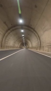 Yol tünelleri aydınlanıyor. Yüksek kaliteli FullHD görüntüler