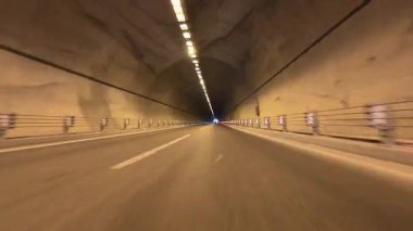 Yol tünelleri aydınlanıyor. Yüksek kaliteli FullHD görüntüler