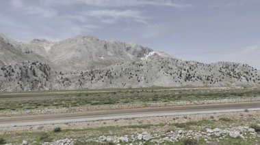 Dağ yolu arabası. Yüksek kalite 4k görüntü