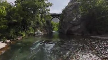 Nehir dar kanyon. Yüksek kalite 4k görüntü