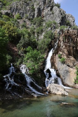 Kayalık şelale çağlayanı. Yüksek kalite fotoğraf