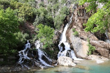 Kayalık şelale çağlayanı. Yüksek kalite fotoğraf