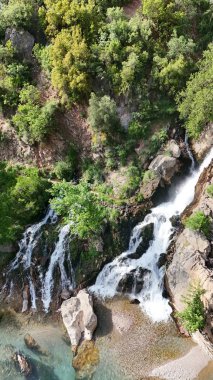 Kayalık şelale çağlayanı. Yüksek kalite fotoğraf