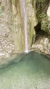 Kayalık şelale çağlayanı. Yüksek kalite fotoğraf