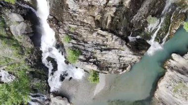 Kayalık şelale çağlayanı. Yüksek kalite fotoğraf