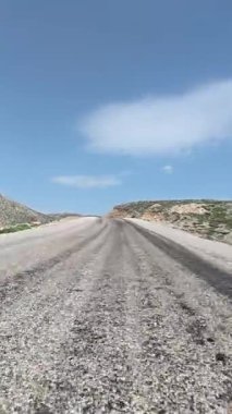 Dönek dağ yolu. Güneşli yol. Yüksek kaliteli FullHD görüntüler