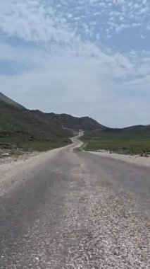 Dönek dağ yolu. Güneşli yol. Yüksek kaliteli FullHD görüntüler