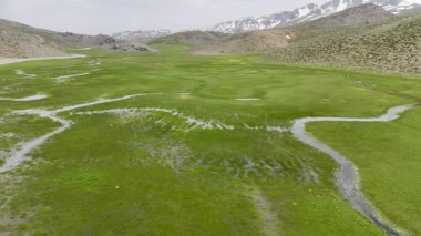 Nehir dar kanyon. Yüksek kalite 4k görüntü