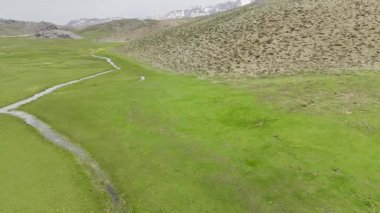 Nehir dar kanyon. Yüksek kalite 4k görüntü