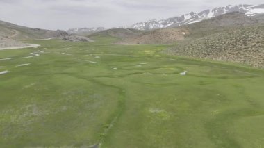 Nehir dar kanyon. Yüksek kalite 4k görüntü