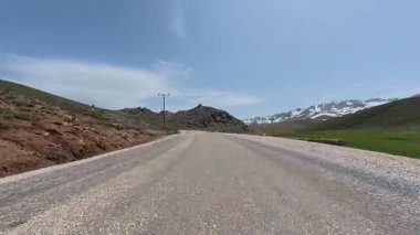 Toprak yol manzarası. Güneşli yol. Yüksek kaliteli FullHD görüntüler