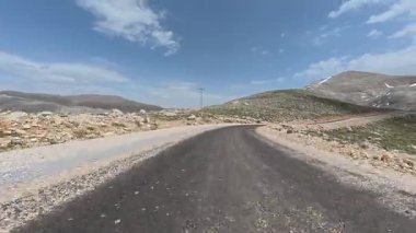 Toprak yol manzarası. Güneşli yol. Yüksek kaliteli FullHD görüntüler