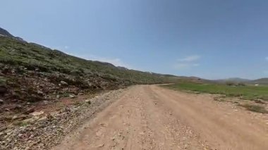 Toprak yol manzarası. Güneşli yol. Yüksek kaliteli FullHD görüntüler