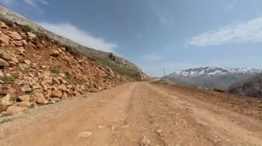 Toprak yol manzarası. Güneşli yol. Yüksek kaliteli FullHD görüntüler