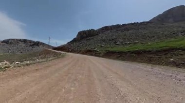 Toprak yol manzarası. Güneşli yol. Yüksek kaliteli FullHD görüntüler