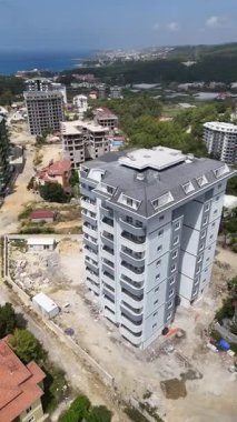 Bitmemiş beton bina. Yüksek bina. İnşaat alanı inşaatı. Yüksek kalite 4k görüntü