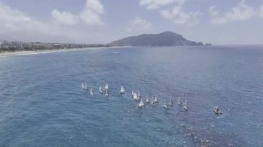 Mavi okyanus ufku. Geniş mavi okyanus. Tekne turkuvaz okyanusu. Yüksek kalite fotoğraf