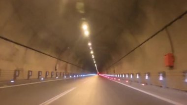 Yol tünelleri aydınlanıyor. Yüksek kaliteli FullHD görüntüler