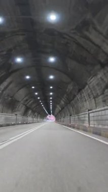 Yol yeşilliği tepesi. Yüksek kalite 4k görüntü