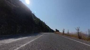 Yol yeşilliği tepesi. Yüksek kalite 4k görüntü