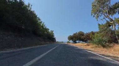Yol yeşilliği tepesi. Yüksek kalite 4k görüntü