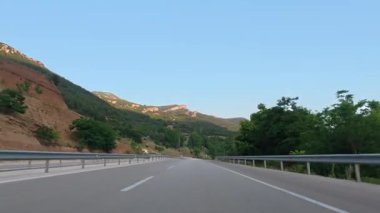 Yol yeşilliği tepesi. Yüksek kalite 4k görüntü