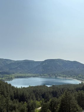 Dağ gölü manzarası. Yüksek kalite fotoğraf