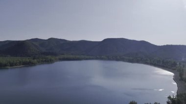 Dağ gölü manzarası. Yüksek kalite fotoğraf